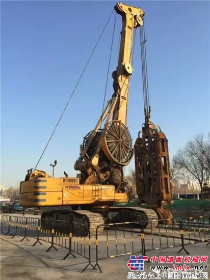 宝峨GB 60液压抓斗服务京张铁路建设，清华园隧道竖井连续墙突破28米厚卵石层