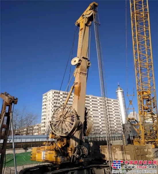 宝峨GB 60液压抓斗服务京张铁路建设，清华园隧道竖井连续墙突破28米厚卵石层