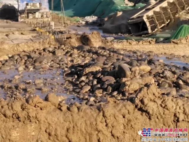 宝峨GB 60液压抓斗服务京张铁路建设，清华园隧道竖井连续墙突破28米厚卵石层