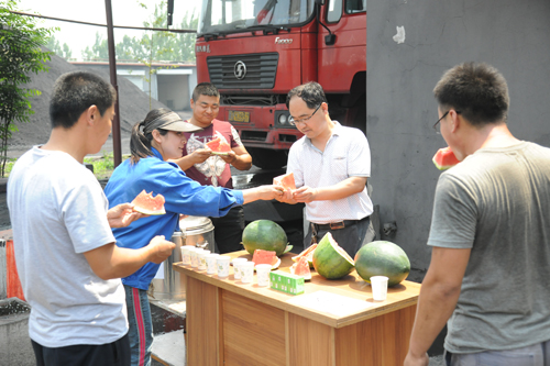 山东能源白庄矿夏日送凉爽解困煤炭低迷市场