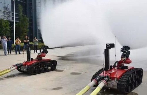 18台消防机器人参军！成为洛阳市消防部队的主力器材